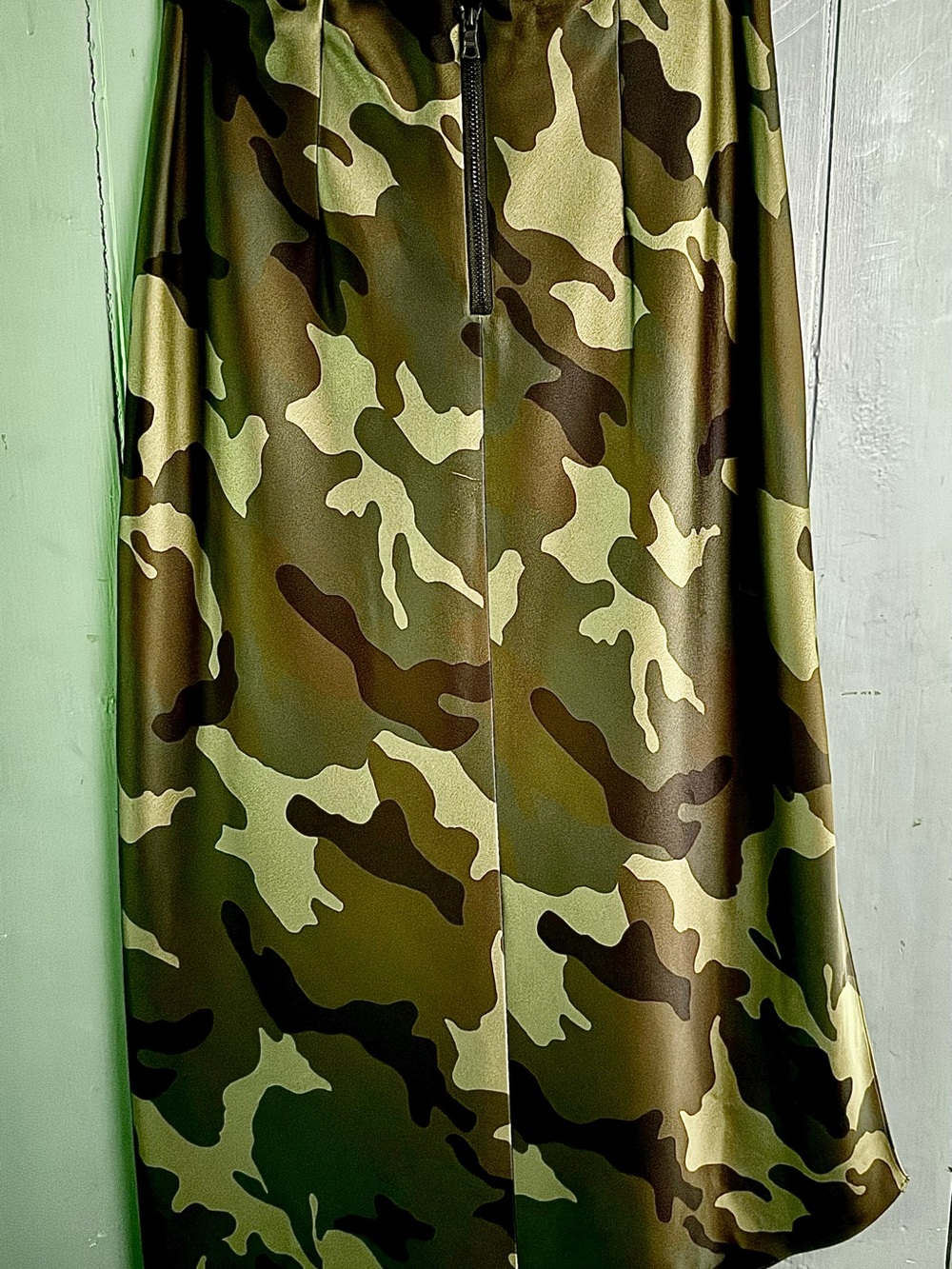 BNWT - Alice + Olivia Camo Asymmetric Midi Skirt - Green Size 0 - Picture 6 of 10